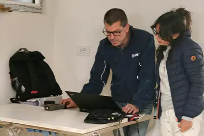 Chi siamo? siamo un gruppo di professionisti preparati e dediti ad affrontare sempre nuove sfide